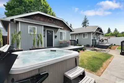 Petite Perfection, Bungalow in the heart of Puyallup.