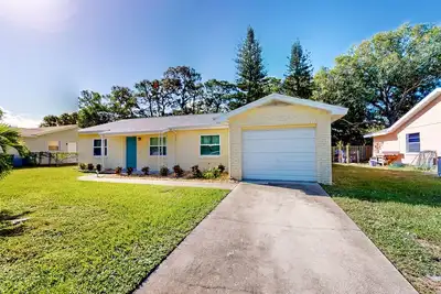 Image de Bright dog-friendly house with screened patio - beach & golf nearby