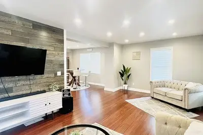 Image de Modern two story home