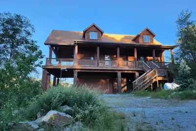 Image de Tri-level Cabin Retreat-Privacy & Views!