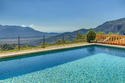 Image de Maison de campagne 'Sa Cabana Vella Fornalutx' avec vue sur la montagne, piscine et Wi-Fi
