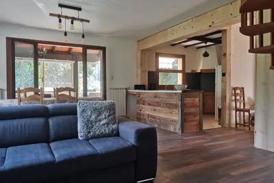 Image de Appartement 'Les Grillons' avec vue sur les montagnes, jardin partagé et Wi-Fi