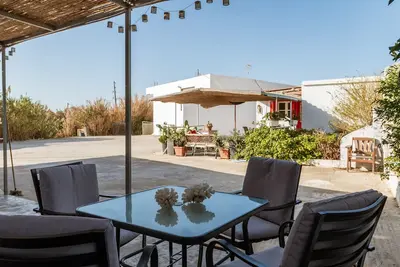 Image de Appartement \"Kleris 11 Tinos\" avec vue sur les montagnes, Wi-Fi et climatisation
