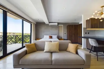 Image de Experience Luxury: Private Plunge Pool, Rooftop Terrace & Fitness Center