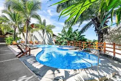 Image de 2-Bd Beauty with Pool, Walk to Beach