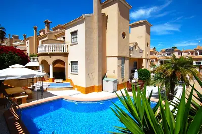 Très belle maison proche de tout avec sa piscine privée en all-inclusive