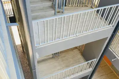 Image de 5 minutes from airport. 6 minutes to biggest shopping complex. Centrally located