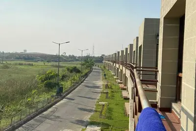 Image de 3bhk Aqua bungalow with private swimming pool and lawn inside vedic village