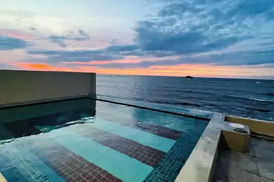 Image de Amazing ocean front house with heated pool/ Book with confidence!