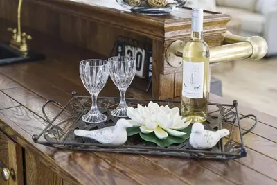 Image de Kingsville - Chateau Blanc On The Creek. Where the water meets the wine.