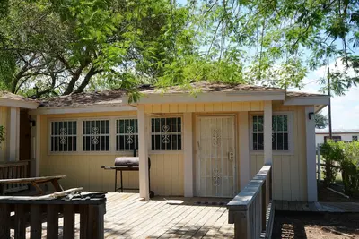 Image de Sunshine cabin with a Shared fishing pier Not waterfront