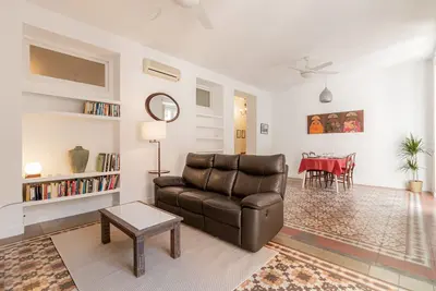 Image de Charming in Cuchilleros, next to Plaza Mayor. Beautiful 2-bedroom apartment.