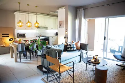 Image de Safe Family Beach Home | Housekeeping | Direct Beach Access | Back-up Power |