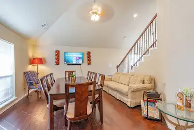 Image de Pet Friendly 4/3 in Carrollton with Hot Tub
