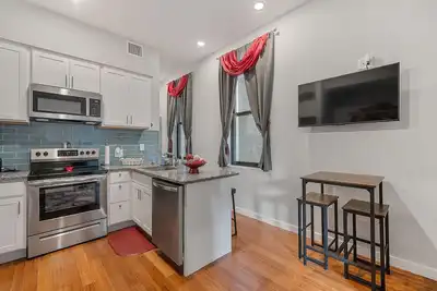 Lux+1st floor+Otr+Wi-Fi+Free prkg+walk everywhere