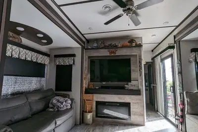 Image de Getaway to the Hideaway! Glamping and campground. Free WiFi throughout outdoors.
