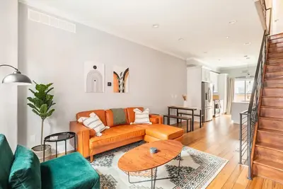 Image de New modern home in welcoming South Philly neighborhood