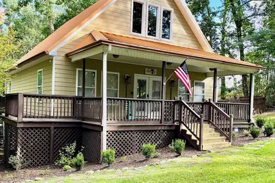 Image de All Decked Out- Elegant Pickwick Lake Living, Sleeps 10