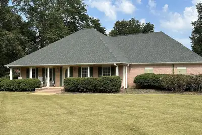 Image de Tupelo house near mall