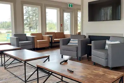 Image de Large pet friendly retreat with tons of room for large groups.