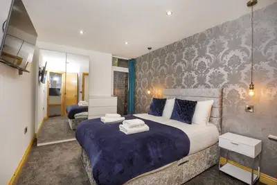 Image de The Lawrence Apartments - Apartment 1 - sleeps 4 guests in 2 bedrooms