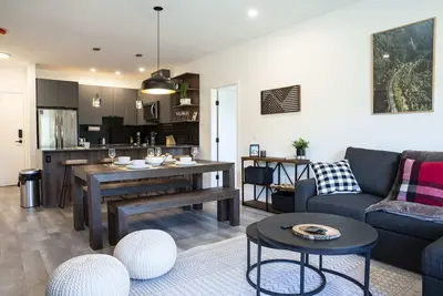 Image de Selkirk Powder Dream - Cozy Condo (+Hot Tub)