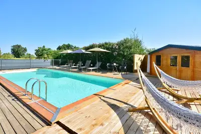 Image de Gîte le Mizériat - Appartement avec piscine privée