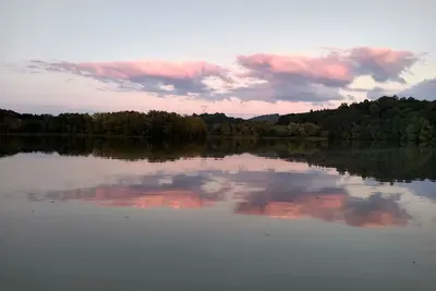 Image de Osprey Bluff, Conveniently located with exceptional sunrises and lake views.