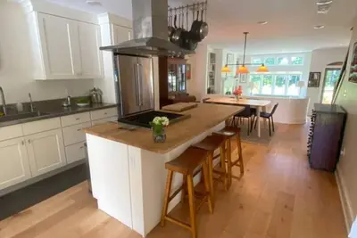 Image de Beautiful 2 bedroom/2. 5 bath condo - hill section Burlington