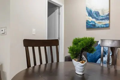 Image de Free Parking, Laundry, Wi-Fi, 6 Min Wynn Hosp/Nexus Center, Downtown Utica Ny1