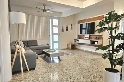 Image de San Juan Charm: Forest Edge Retreat, City Access & Gated Privacy Close to Beach.