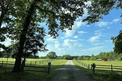 Image de Experiences, connection, nature & luxury await you on 50 acres!