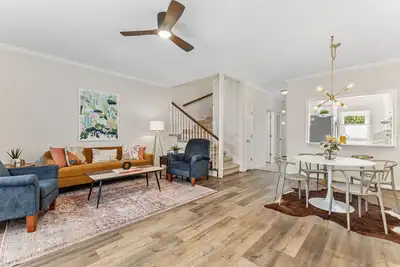 Image de New Trendy Midtown Vibes Townhouse, Fenced Yard