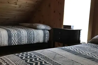 Image de Le Shack 144 Magnifique Chalet Rustique, Bord de Leau, Avec spa, Lacboucher