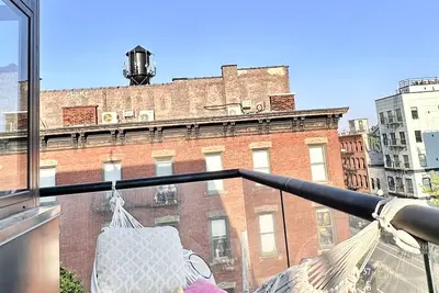 Image de Beautiful two bedroom in heart of Greenpoint!