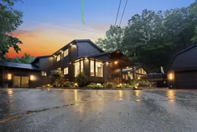 Image de Vacation House with Indoor Pool and activities