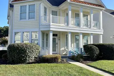 Image de Large Beach House in Luxury Bayside Community; Pools, Clubhouse, Tennis, Piers