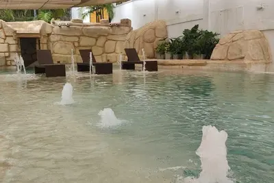 Image de Pharaos, 8 bedroom Luxury Villa, Heated Pool\/Jacuzzi 30 People. Bachelor Friendly