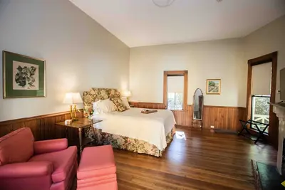 Image de Stunning suite in amazing National Landmark property. Blocks from downtown.