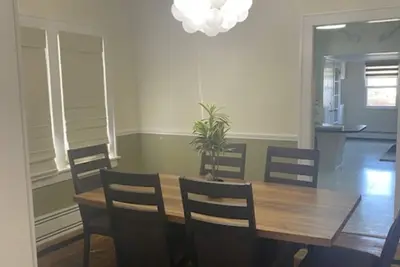 Image de Kansas Street Bungalow!