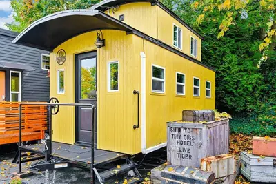 The Arthur - Custom Tiny Home w/ Train Vibe