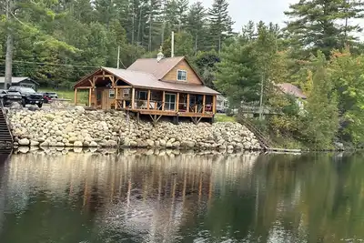 Image de Adirondack lakeside 4 season home on Lake Algonquin with new hot tub