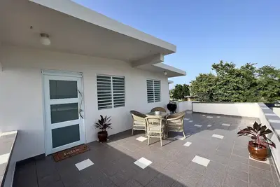 Image de Sun-kissed haven near the beach! A peaceful retreat with great views from deck!