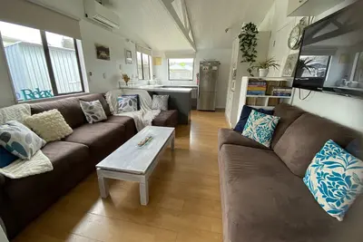Image de Kiwi Bach with Large Private Outdoor Living and Optional Bunkroom