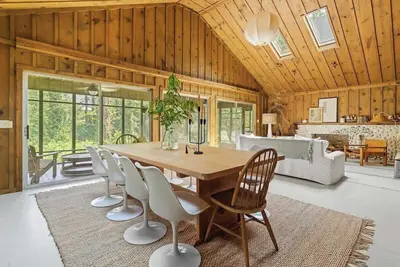 Image de One-of-a-Kind Beach Cabin with Hot Tub!