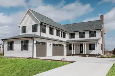 Image de Elegant 4br Agrihood Home | Farm-to-Table Living Near Des Mo, \"Luxurious Retreat in Iowa's First Agr. . .