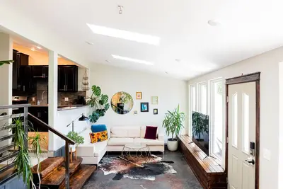 Image de Pet-Friendly Modern Stay by Downtown & Airport