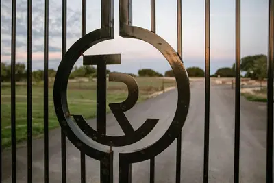 Image de Contemporary Waterfront Ranch Villa at Twin Canyons Longhorn Ranch