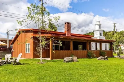 Image de Modern Windham Retreat w/ Hot Tub & Fire Pit