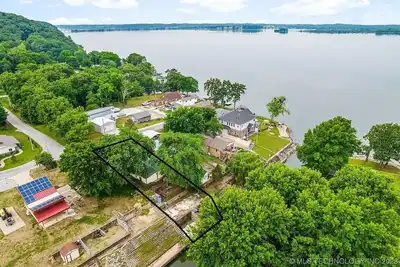 Image de Forget your worries in this spacious and serene lake house in the woods